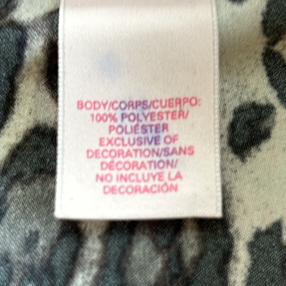 Victoria’s Secret gray/white cheetah print pajama top. Button front.Size Small. - Picture 6 of 14